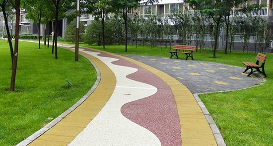 透水胶粘石路面施工