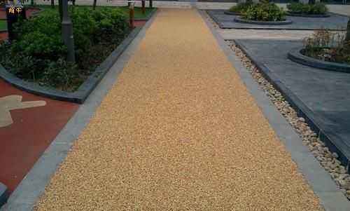 胶粘石路面施工